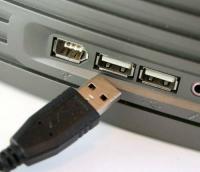 USB (Universal Serial Bus)